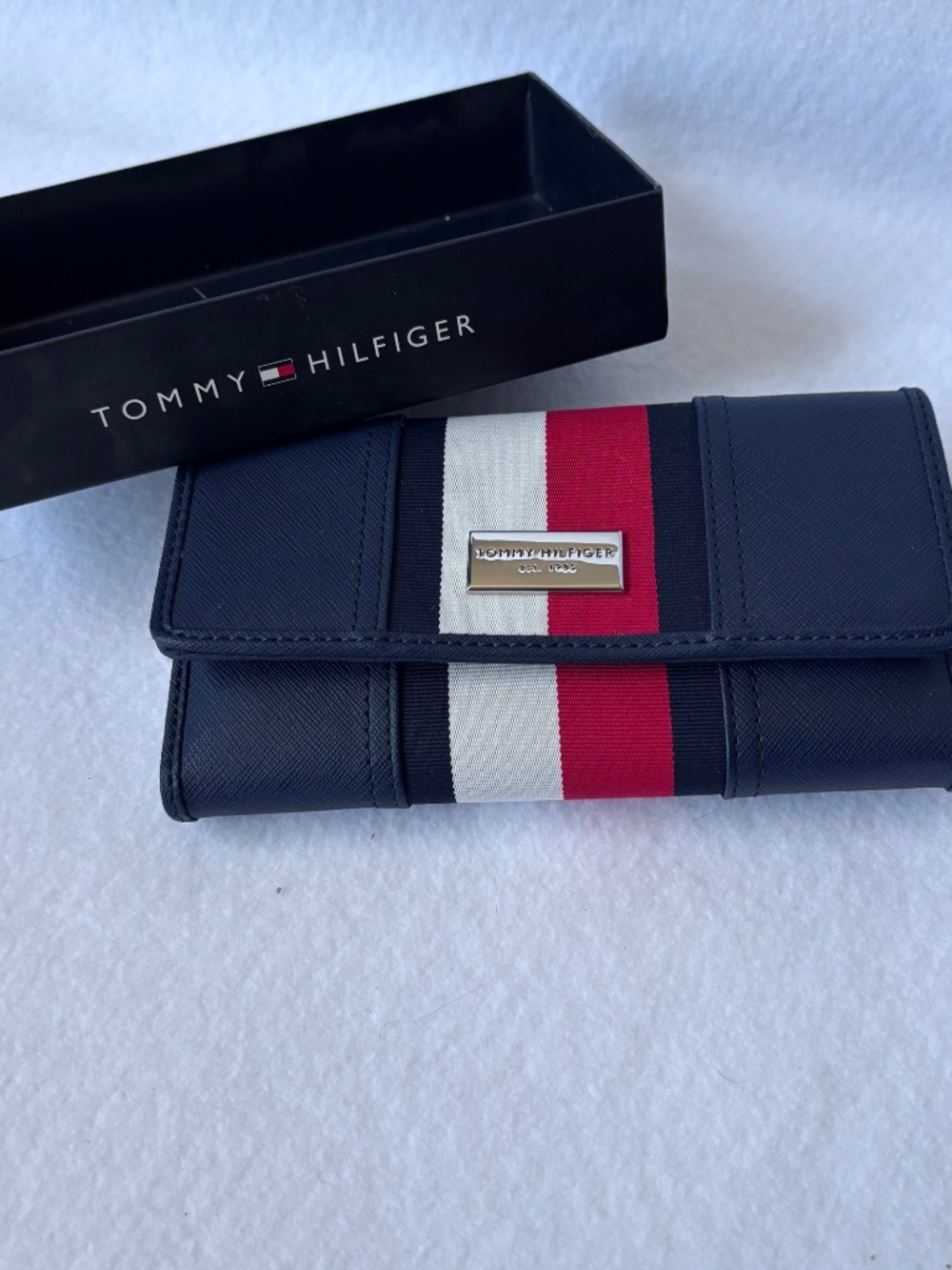 NWT Tommy Hilfiger Navy Stripe Trifold Wallet In Box